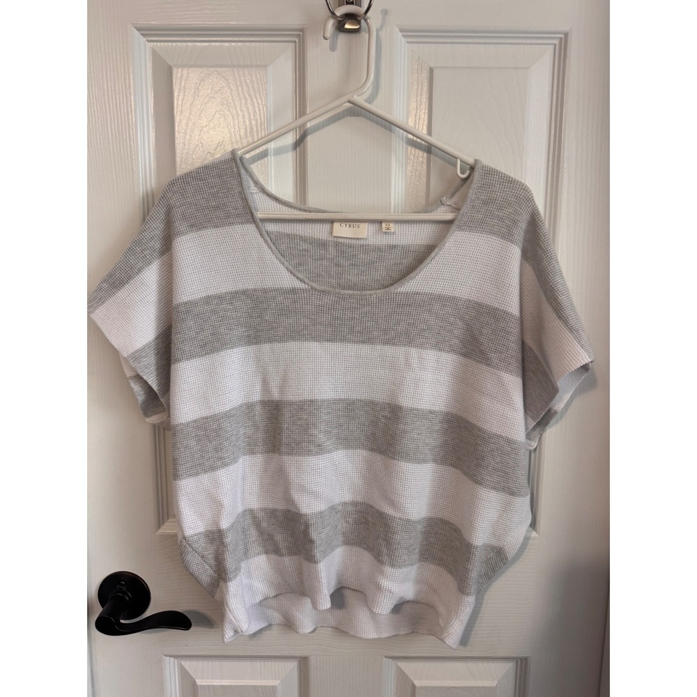 Cyrus‎ Gray White Striped Waffle Knit Sweater Top XS Short Sleeve Lightweight